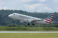 N410YX @ KMDT - ERJ 170-200LR