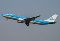 PH-AOK @ EHAM - Powering away from Kaagbaan