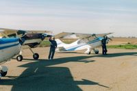 N9069B @ 1Q4 - Owner Jim shows how easy it is to change a 7FC-nosewheel-to a taildragger even if it is only temporary.