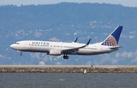 N76528 @ KSFO - Boeing 737-800