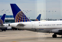 N811UA @ KORD - Taxi   O'Hare - by Ronald Barker