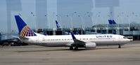 N66814 @ KORD - Taxi O'Hare - by Ronald Barker