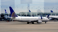 N87512 @ KORD - Taxi O'Hare - by Ronald Barker