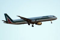EI-IXH @ EGLL - Airbus A321-112 [0940] (Alitalia) Home~G 09/01/2011. On approach 27L.