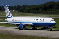 N655UA @ LSGG - Taxiing - by Romain Roux