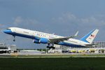 98-0001 @ LOWW - USAF Boeing 757-200