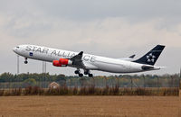 OY-KBM @ EKCH - Copenhagen Kastrup 4.10.12 in Star Alliance c/s. - by leo larsen