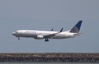 N26215 @ KSFO - Boeing 737-800