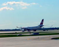 HB-JHA @ KORD - Taxi O'Hare - by Ronald Barker