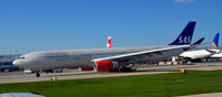 LN-RKM @ KORD - Taxi O'Hare - by Ronald Barker