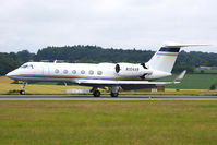 N104AR @ EGGW - 