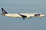 SP-LND @ VIE - LOT Polish Airlines - by Chris Jilli