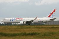EC-ISN @ LFPG - Boeing 737-86Q(WL), Landing Rwy 26L, Roissy Charles De Gaulle Airport (LFPG-CDG) - by Yves-Q