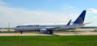N76523 @ KORD - Taxi O'Hare - by Ronald Barker