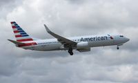 N924NN @ MIA - American 737-800