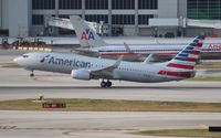 N932NN @ MIA - American 737-800