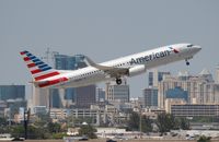 N932NN @ FLL - American 737-800
