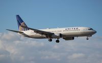 N76502 @ MIA - United 737-800 - by Florida Metal