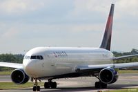 N192DN @ EGCC - Manchester taxi to gate - by Clive Pattle