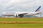 F-GSPI @ LFPG - Air France B772 landing - by FerryPNL