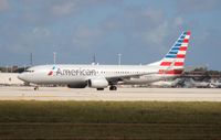 N926NN @ MIA - American 737-800