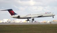 N931DL @ MIA - Delta MD-88