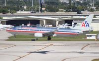 N883NN @ FLL - American 737-800 - by Florida Metal