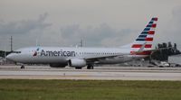 N981AN @ MIA - American 737-800 - by Florida Metal