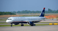 N565UW @ KCLT - Taxi CLT - by Ronald Barker