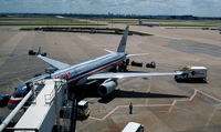N656AA @ KDFW - Gate C30 DFW - by Ronald Barker