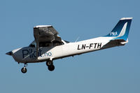 LN-FTH @ ESSB - On short final for runway 30. - by Anders Nilsson