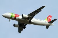 CS-TNR @ EGLL - Airbus A320-214 [3883] (TAP Portugal) Home~G 03/03/2011 - by Ray Barber