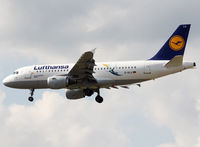 D-AILU @ EDDF - Landing rwy 25L - by Shunn311