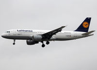 D-AIPY @ EDDF - Landing rwy 25L - by Shunn311