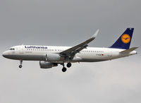 D-AIUE @ EDDF - Landing rwy 25L - by Shunn311