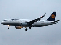 D-AIZW @ EDDF - Landing rwy 25L - by Shunn311