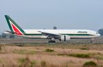 EI-ISD @ LIRF - Alitalia B772 landing - by FerryPNL