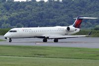 N712EV @ KMDT - CL-600-2C10