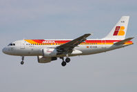 EC-KUB @ LEBL - Landing - by micka2b