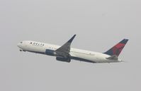 N394DL @ KLAX - Boeing 767-300 - by Mark Pasqualino