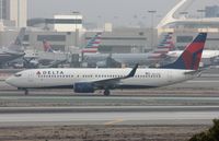 N3772H @ KLAX - Boeing 737-800 - by Mark Pasqualino