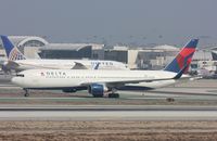N187DN @ KLAX - Boeing 767-300 - by Mark Pasqualino