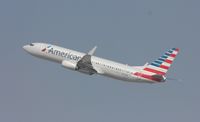 N942NN @ KLAX - Boeing 737-800 - by Mark Pasqualino