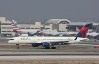 N689DL @ KLAX - Boeing 757-200