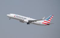 N956NN @ KLAX - Boeing 737-800 - by Mark Pasqualino