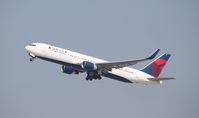 N187DN @ KLAX - Boeing 767-300 - by Mark Pasqualino