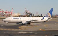N73251 @ KEWR - Boeing 737-800