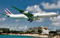 F-GLZM @ TNCM - On short finals to St Maarten. - by kenvidkid