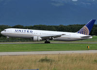 N661UA @ LSGG - Landing rwy 23 - by Shunn311