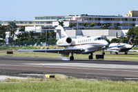 N928QS @ TNCM - N928QS